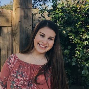 Meet your Posher, Lindlee